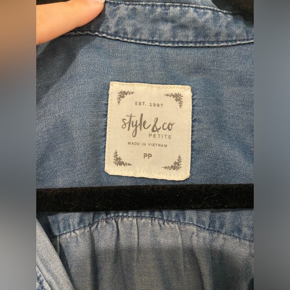 Women's Style & Co. Chambray Blue Button Up Short Sleeve Top Size PP - Picture 3 of 3